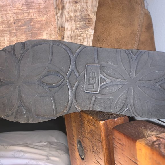 uggs with side zipper - Picture 3 of 7